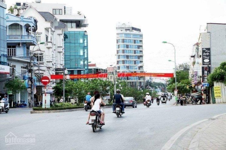 Nhà mặt phố rộng, đẹp cần cho thuê ở đường Lạc Long Quân, Tây Hồ